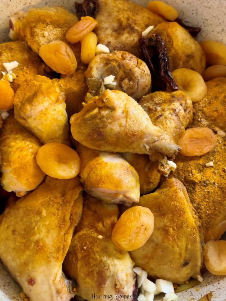 Cuisson du Tajine de poulet aux olives et aux abricots